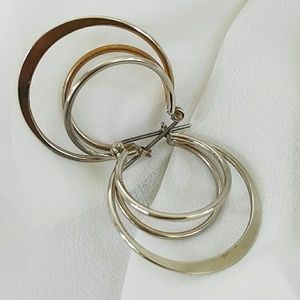 Loop earrings Loop earrings
