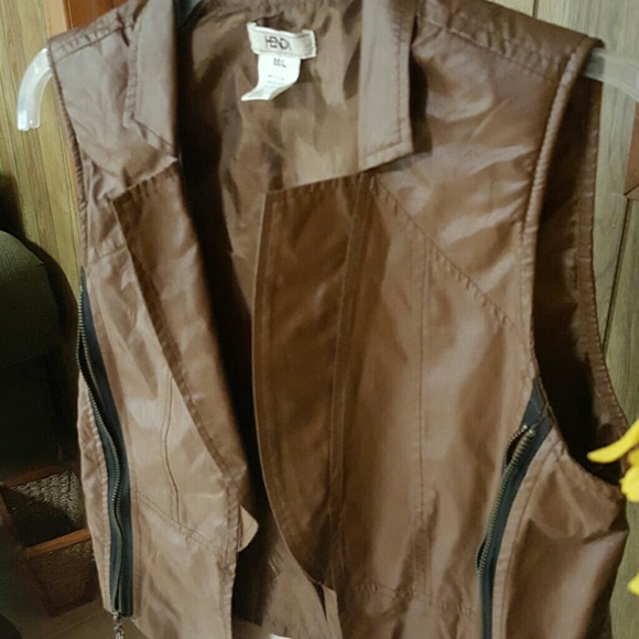 Brown and multi colored vest - Picture 4 of 5
