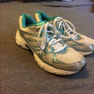 Saucony running tennis shoes