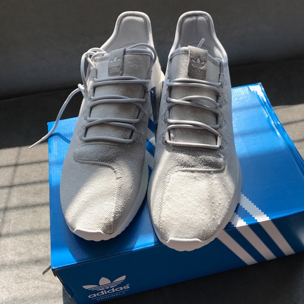 Adidas men tennis shoes!