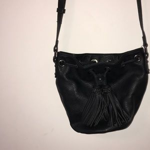 Black bucket-bag cross body