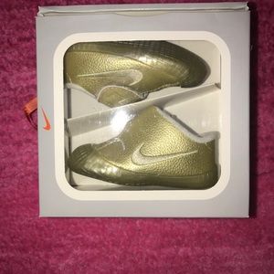 GOLD NIKE BABY SHOES