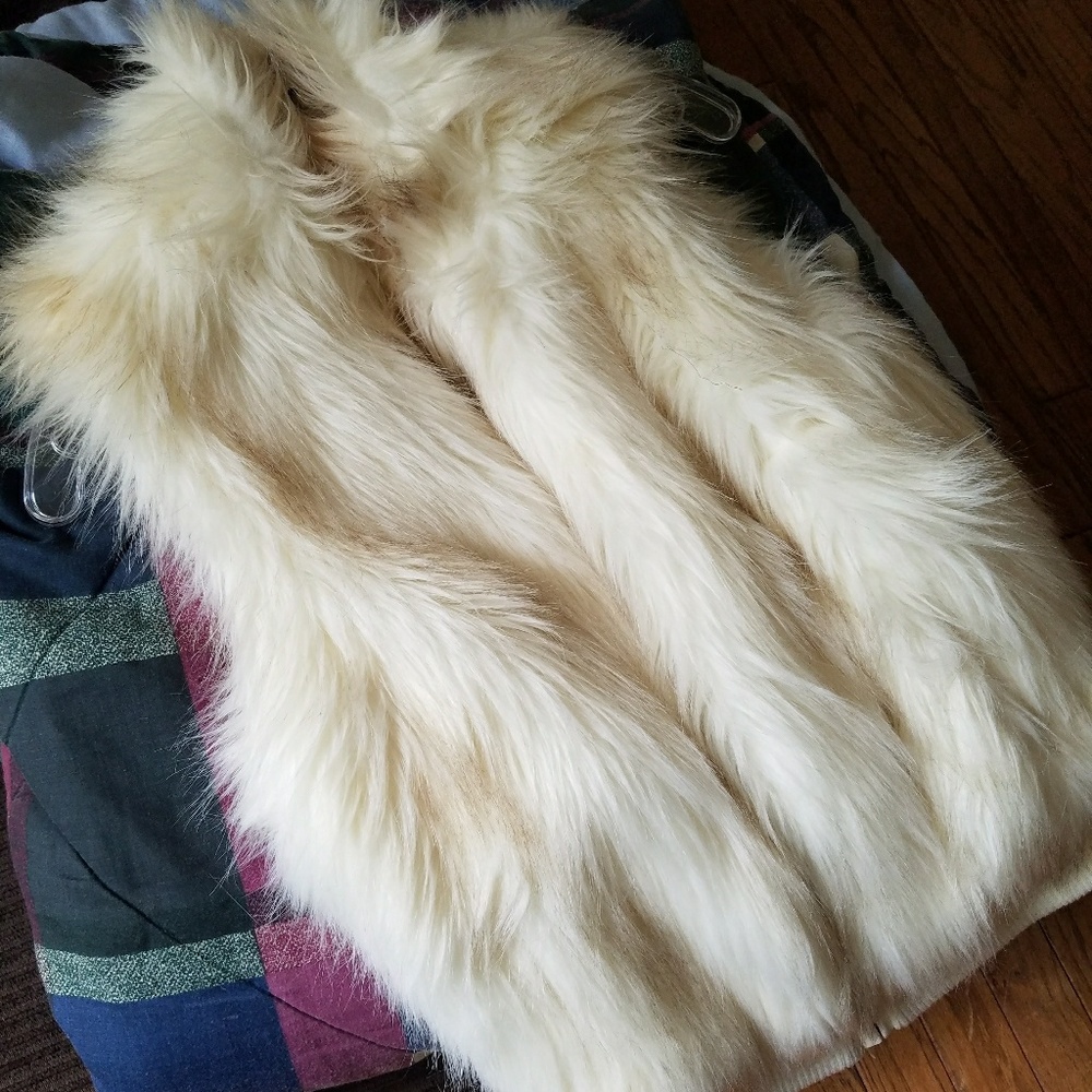 Faux fur vesy