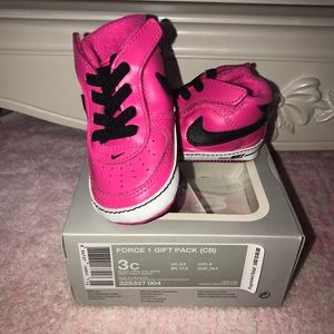 Pink Nike sneakers NEVER WORN