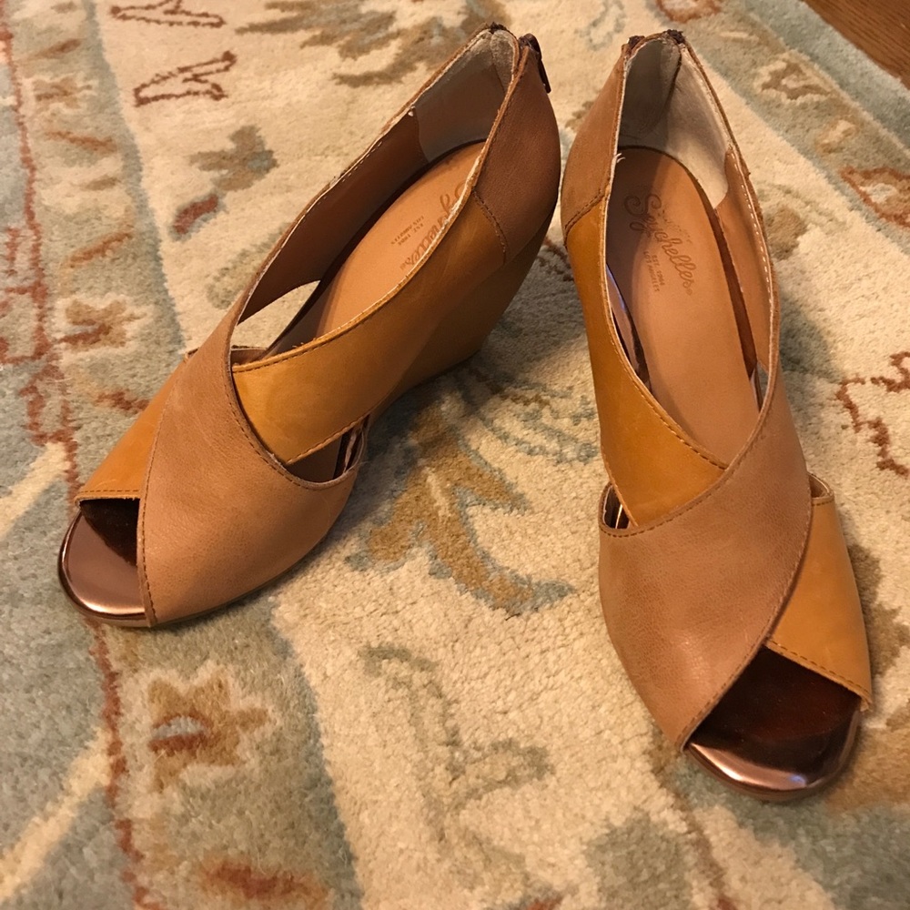 Brown wedges only worn a few times great condition