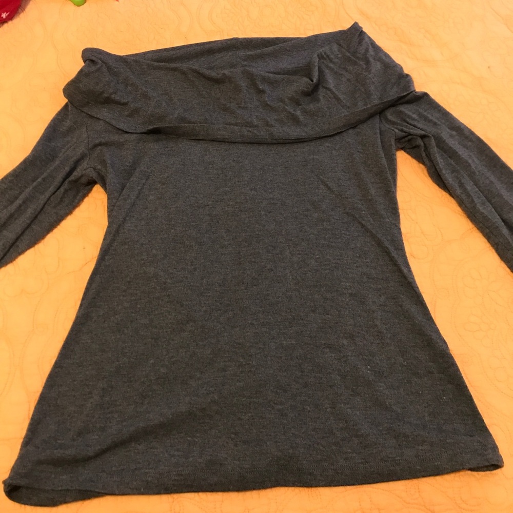 Off the shoulder Anthro top - M - Brand is Deletta