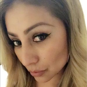 Meet your Posher, Adriana