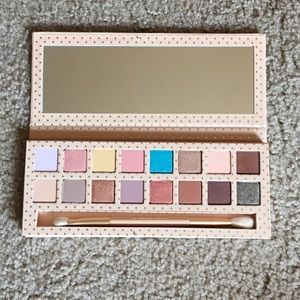 Kylie Take Me on Vacation Eyeshadow Palette