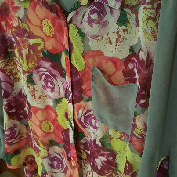 Sheer top - Picture 4 of 6