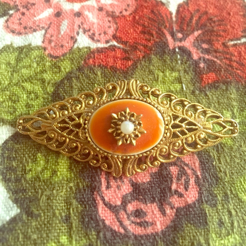 VINTAGE GOLD PLATED BROOCH