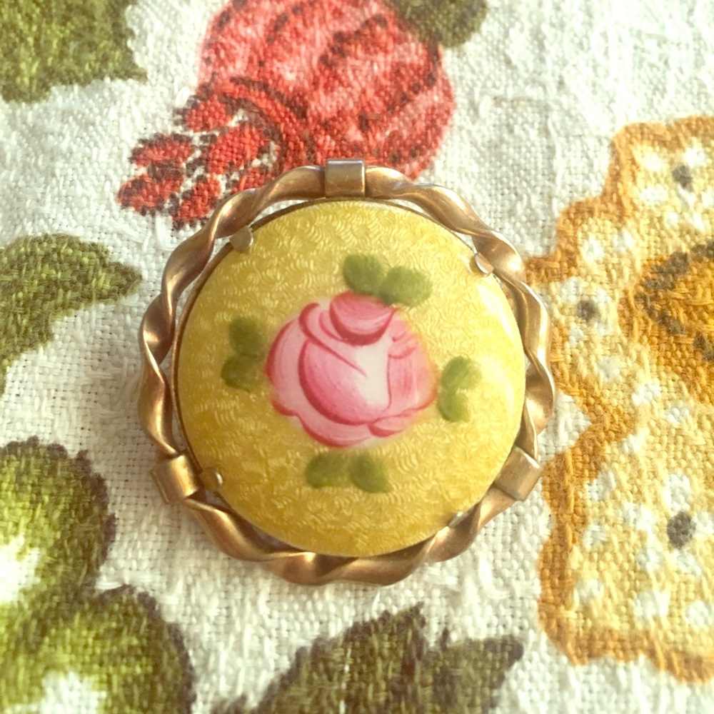 VINTAGE FLOWER PIN