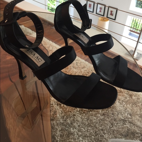 Isaac Mizrahi blk satin & leather ankle strap heel - Picture 2 of 8