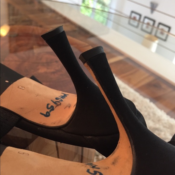 Isaac Mizrahi blk satin & leather ankle strap heel - Picture 5 of 8