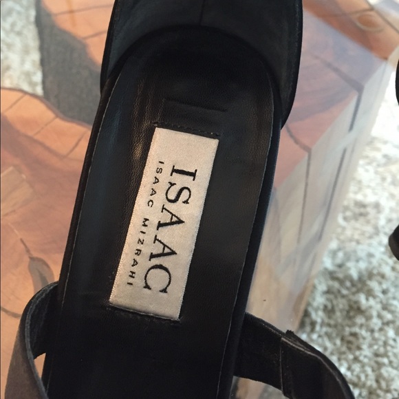 Isaac Mizrahi blk satin & leather ankle strap heel - Picture 6 of 8