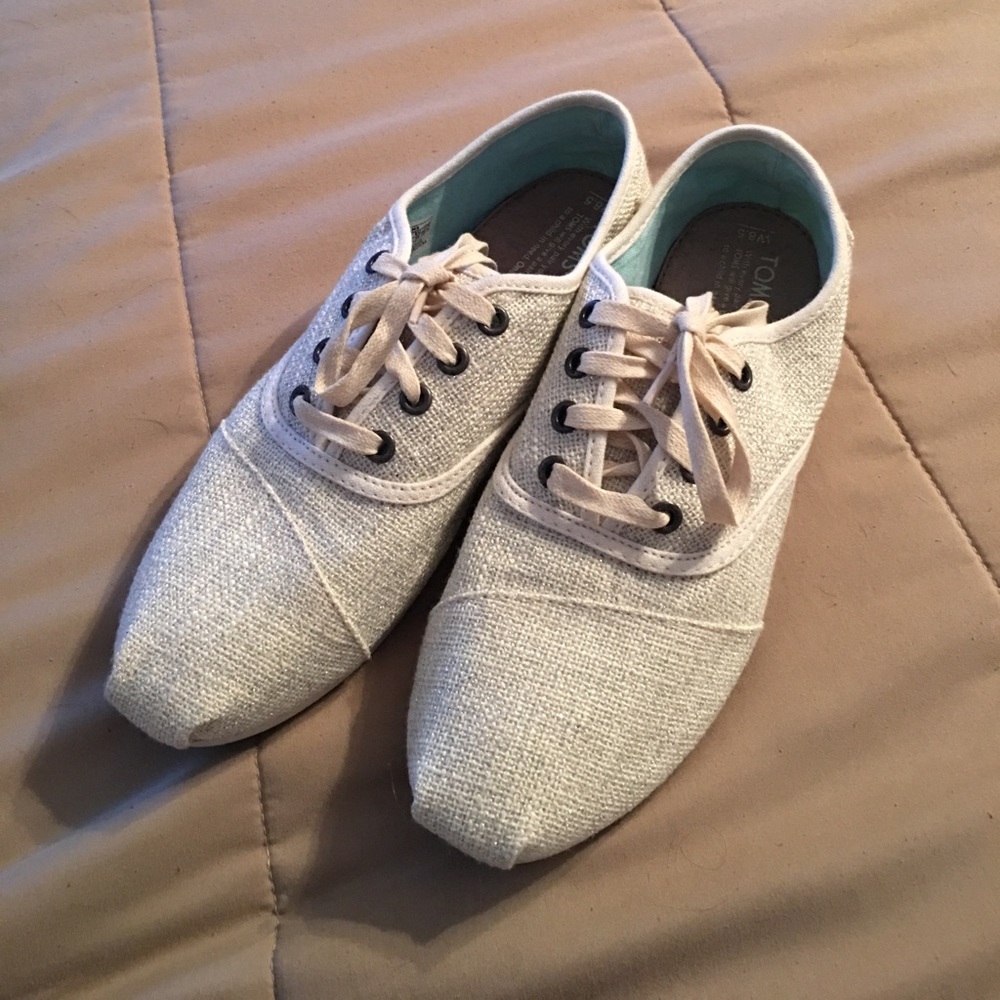 Toms 8.5 Tennis shoes