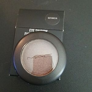 Mac eyeshadow