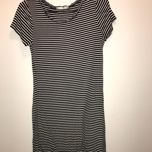 Dresses - Picture 2 of 8