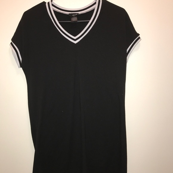 Dresses - Picture 4 of 8