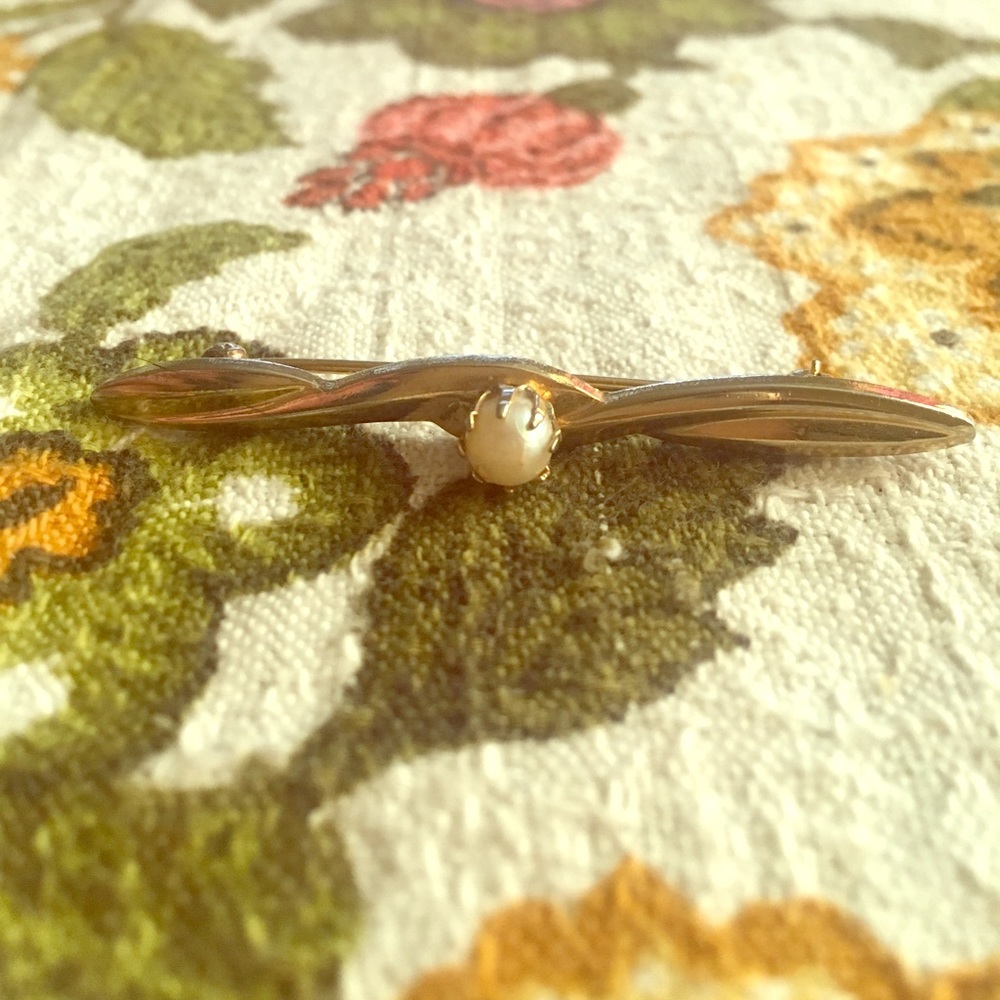 VINTAGE GOLD PLATED BROOCH