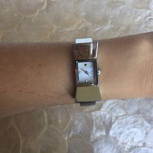 Kate Spade Carlyle Silver Bow Watch 1YRU0098 Kate Spade Carlyle Silver Bow Watch 1YRU0098