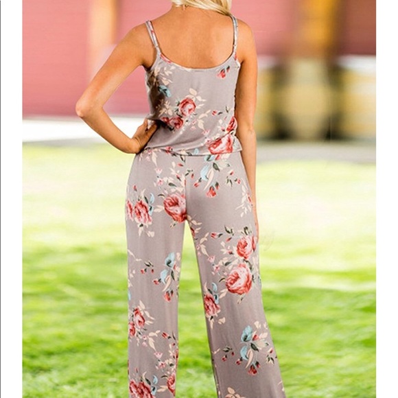 NEW Floral Print Halter Sleeveless Jumpsuit Romper - Picture 4 of 8