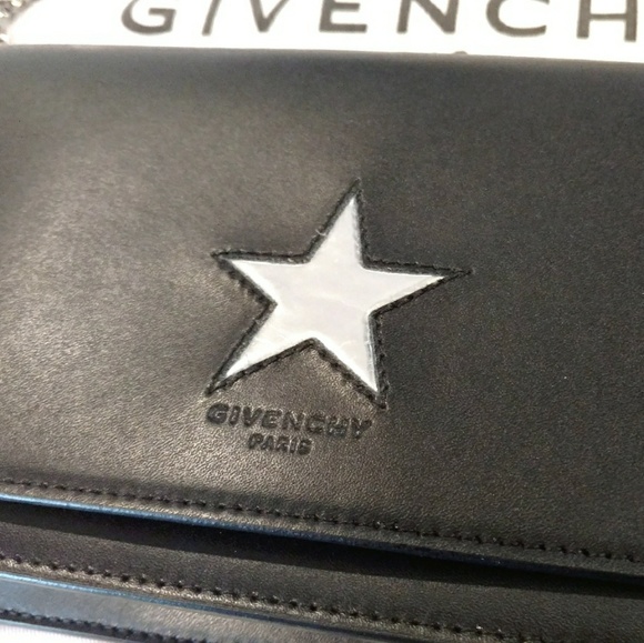 xxSOLDxx✨Givenchy Pandora Star Wallet Chain Bag - Picture 2 of 8