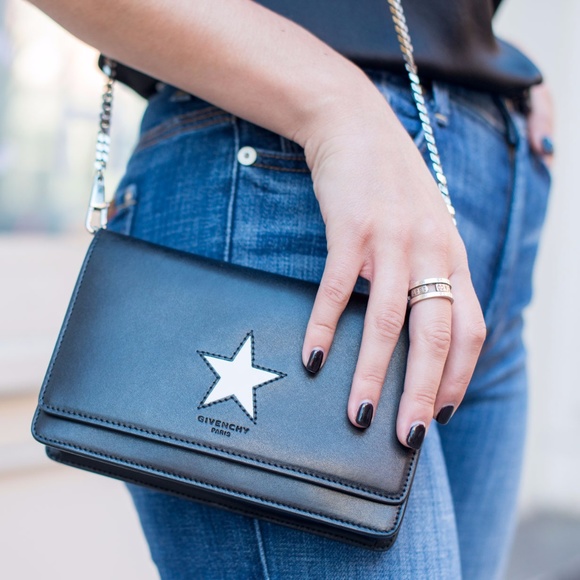 xxSOLDxx✨Givenchy Pandora Star Wallet Chain Bag - Picture 8 of 8