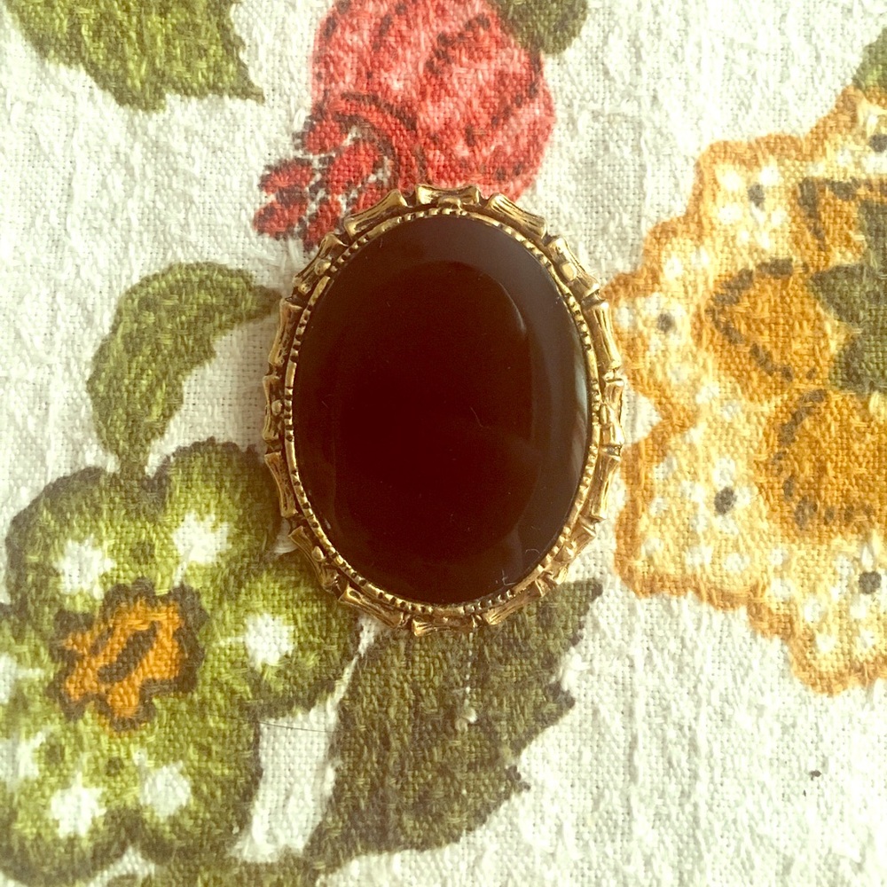 VINTAGE BLACK AND GOLD BROOCH