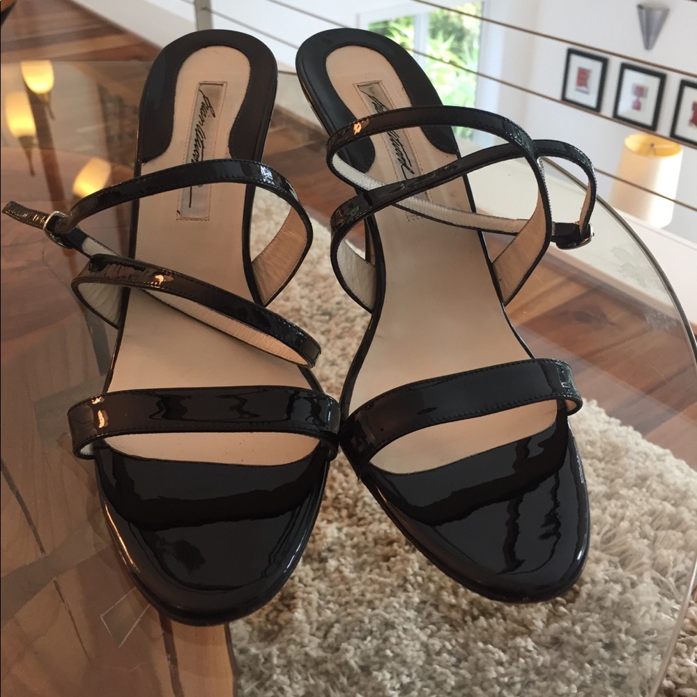 Brian Atwood blk patent crisscross strap heel