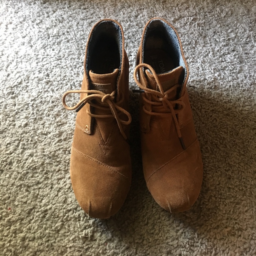 Toms wedged booties