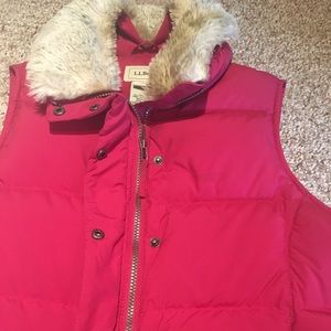 LL Bean pink puffer vest with faux fur collar