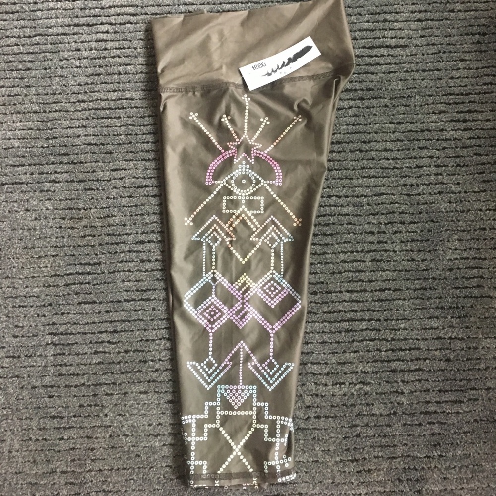 Teeki Seven Crown Yoga Capri, sz 12, NWT