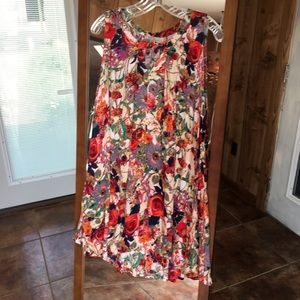 Floral high low Tunic - Size Medium