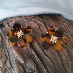 Modcloth brown black tortoiseshell flower earrings