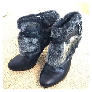 Brown/black faux fur ankle boots.