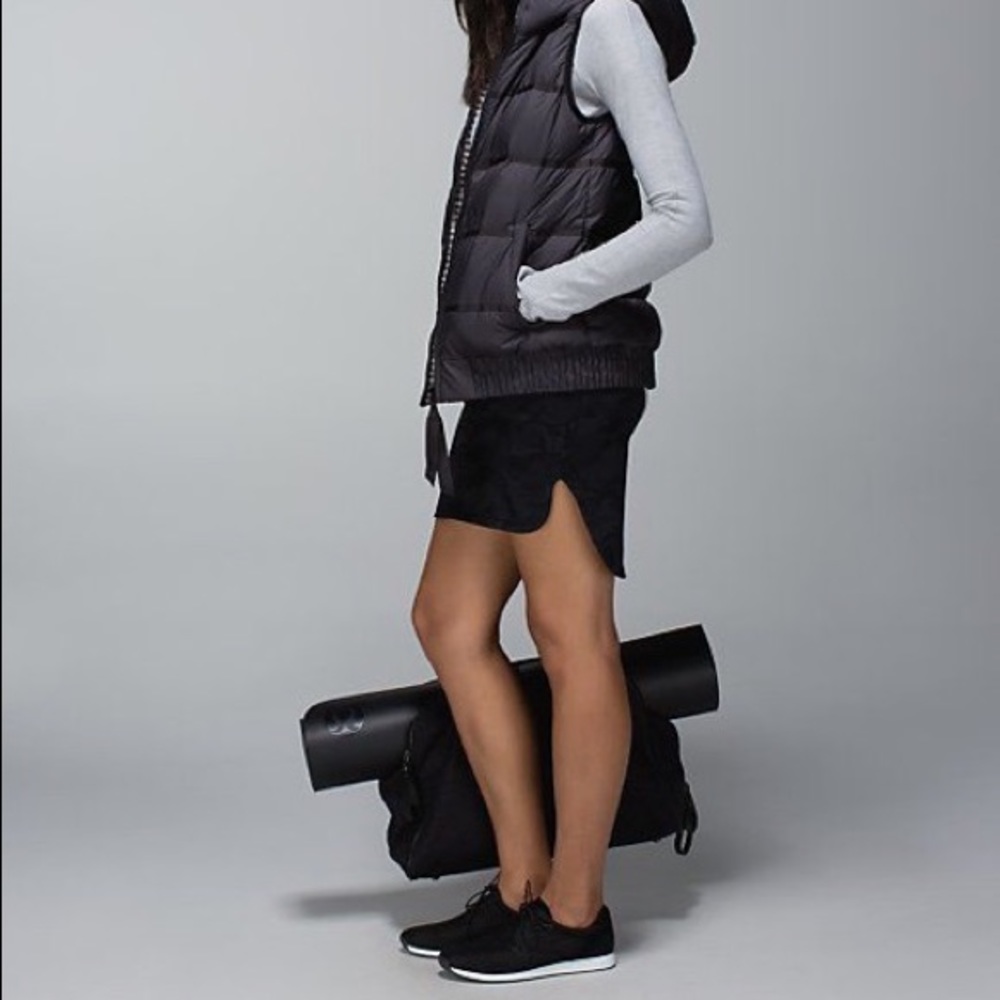 Lululemon Black City Skirt, body con hi rise sz 6