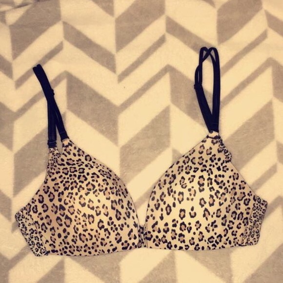 Bundle Victoria's Secret bras (2) - Picture 1 of 7