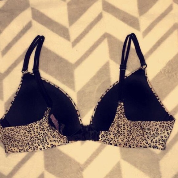 Bundle Victoria's Secret bras (2) - Picture 2 of 7