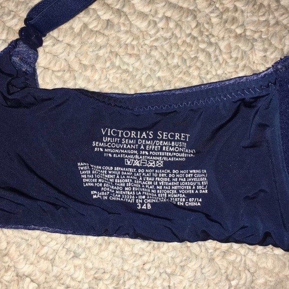 Bundle Victoria's Secret bras (2) - Picture 6 of 7