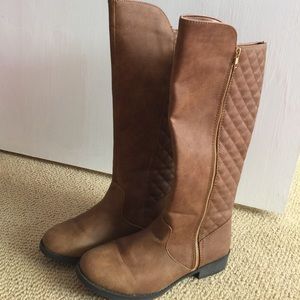 Brown boots dexflex comfort