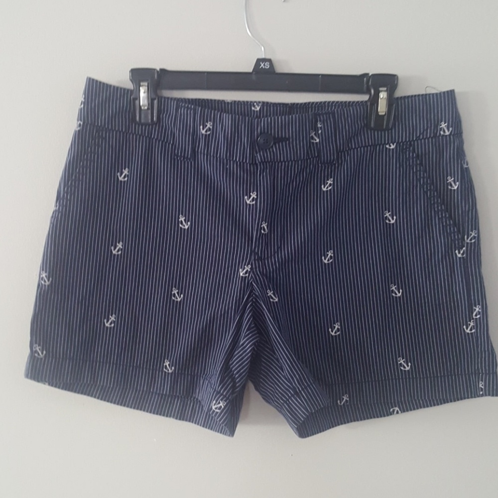 Tommy Hilfiger Pinstripe Anchor 5" Chino Shorts