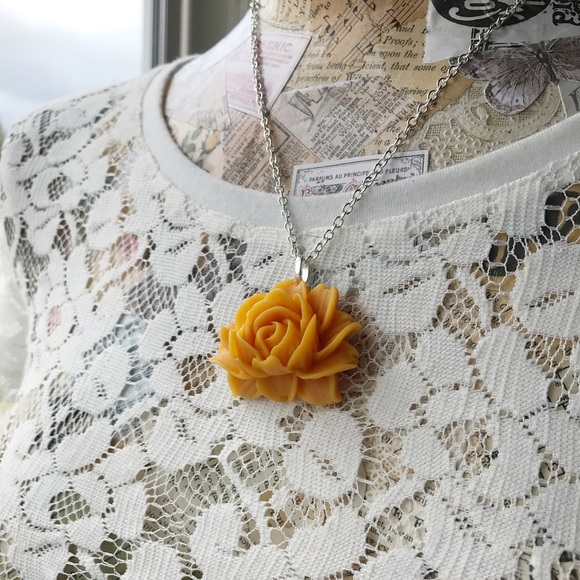 ✨SOLD OUT✨Mustard Yellow Cabbage Rose Necklace - Picture 2 of 4