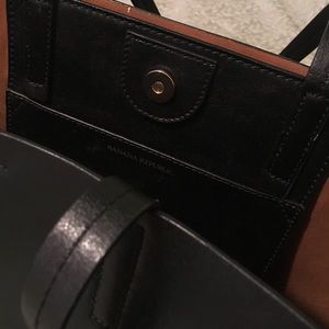 Banana Republic Leather Tote bag! Banana Republic Leather Tote bag!