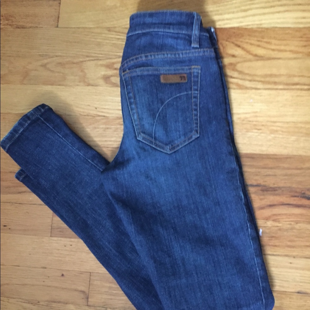 Joe's Jeans ultra slim fit - medium wash. Size 26