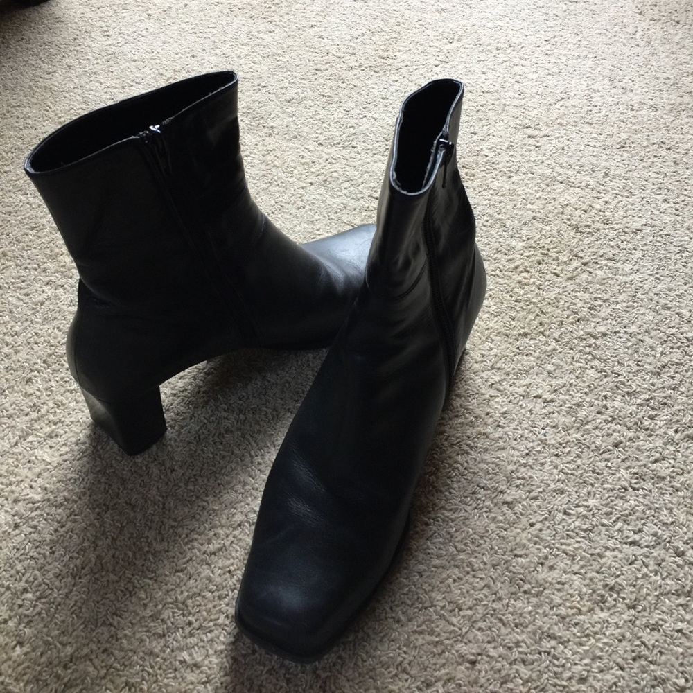 Lovely black ankle boot