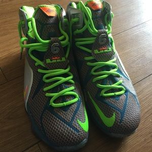 Lebron James Gym Shoes Mens Size 10