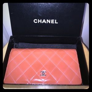 AUTHENTIC CHANEL QUILTED PATENT LEATHER WALLET AUTHENTIC CHANEL QUILTED PATENT LEATHER WALLET