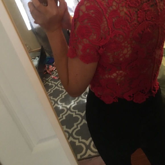 Pink lace crop top - Picture 2 of 3