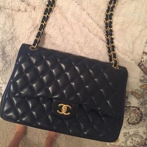 CHANEL quilted jumbo flap bag - black