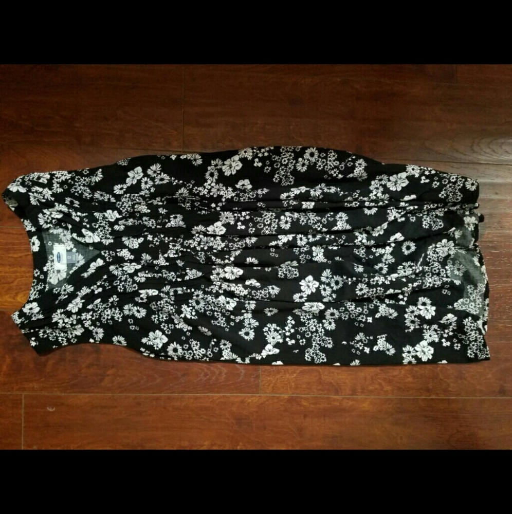 Women's XS old Navy black and white dress EUC